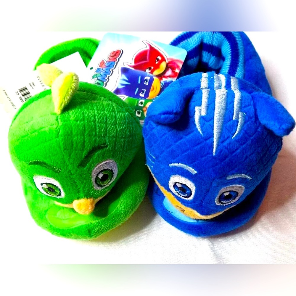 NWT BRAND NEW PJ MASKS SLIPPERS!